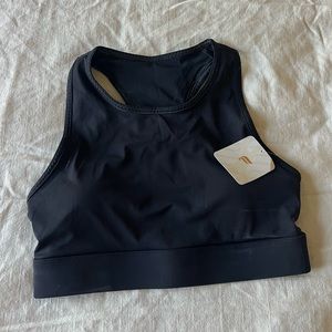 Women’s fabletics sports bra / workout top